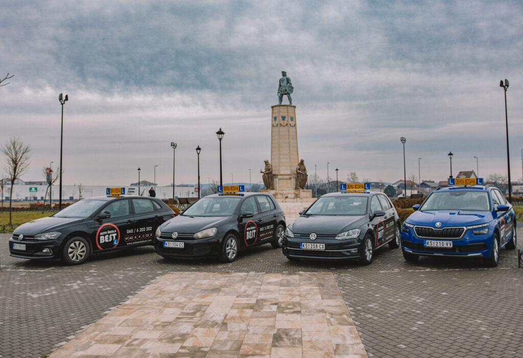 BEST automobili parkirani u nizu
